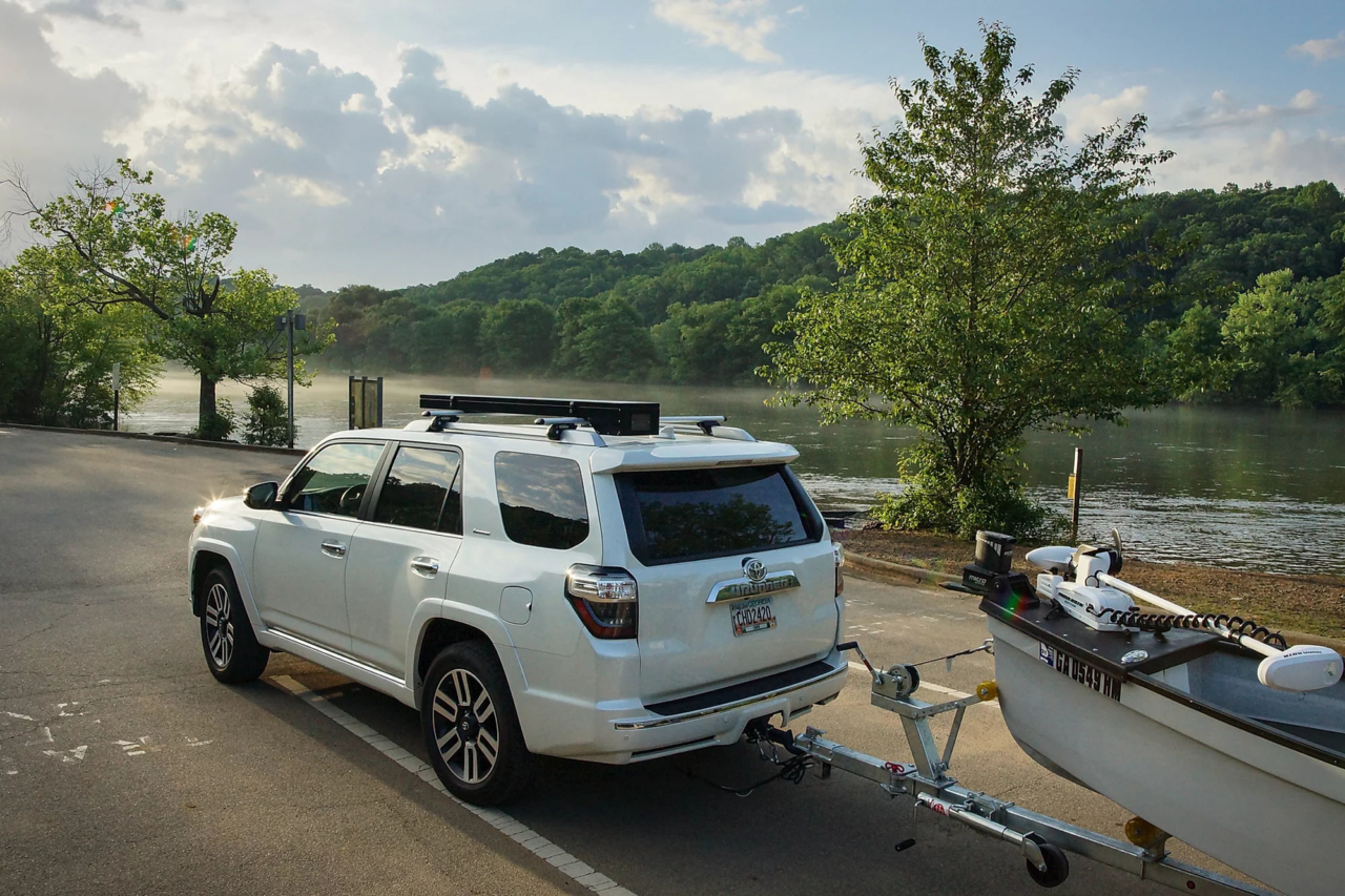 Fly rod carrier mounted to SUV that's pulling a fishing boat
